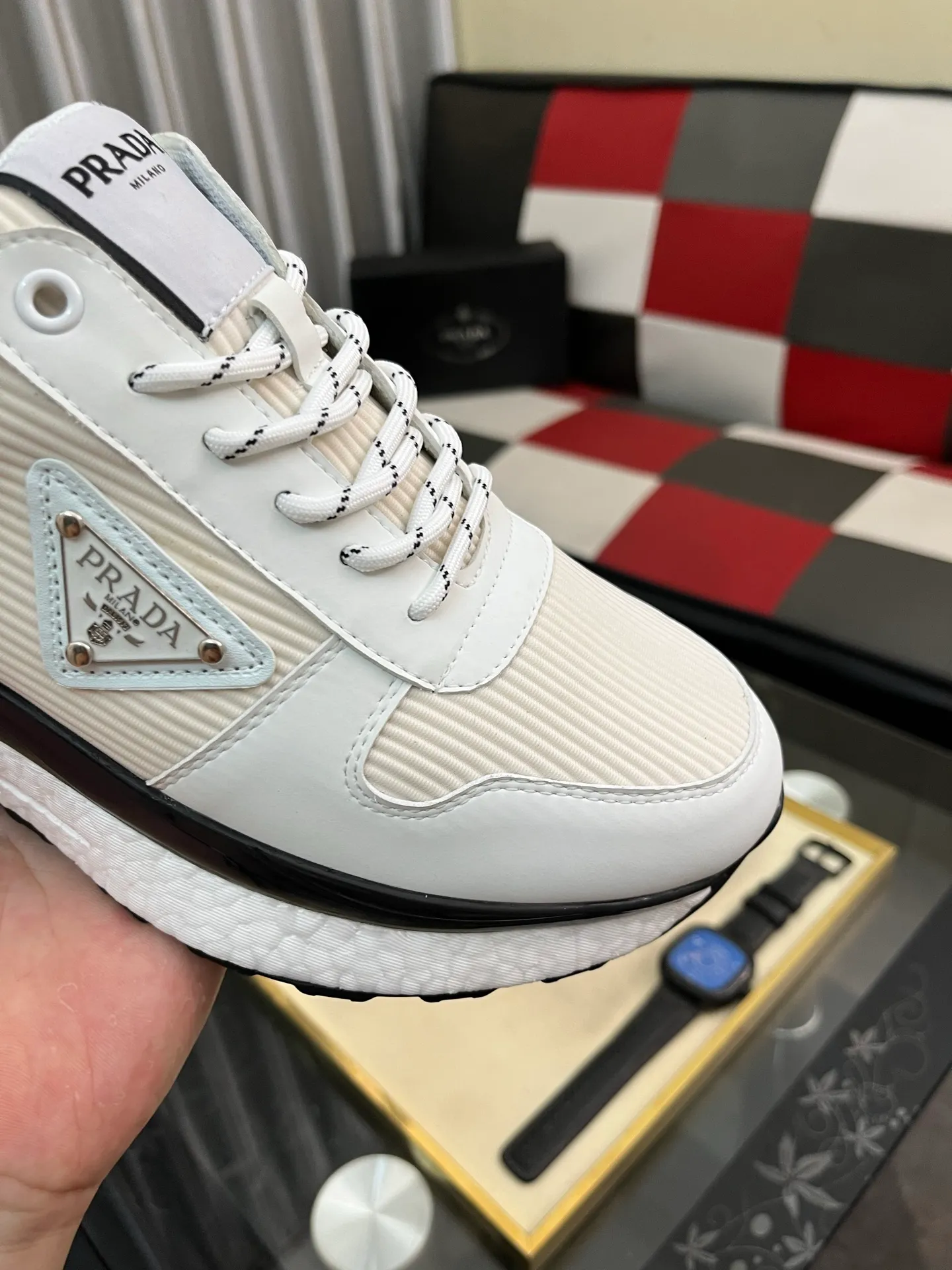 Men's Men's Shoes 💰458⌚️⌚️ Prada/Prada Men's new casual shoes, this sports shoe is made of imported calfskin upper with breathable mesh and breathable mesh lining. The foot pads are made of sheepskin, and the outsole is made of non-slip sports exclusive rubber outsole with logo. It feels good on the feet and is a fashionable item! Size: 38-44 4️⃣colors available